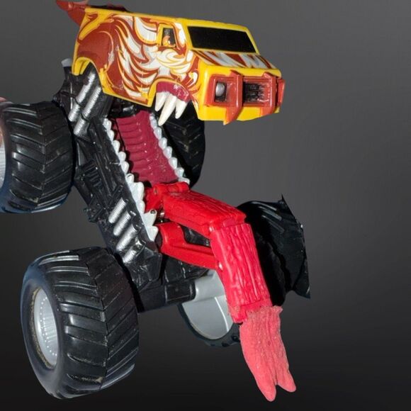 Hot Wheels Battle Beast Push Down Chomping Action Monster Trucks 1:64 Scale A27 - Picture 7 of 16